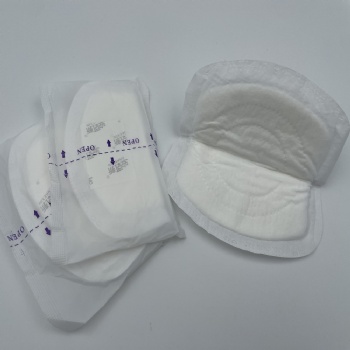 Breast pad for maternal mother